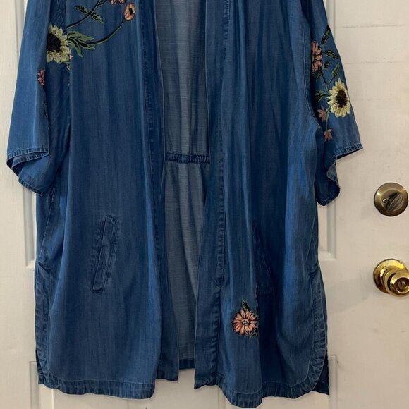 Style & Co Woman Plus-Size Blue Chambray Floral Embroider Cardigan/Duster Sz 3x - Picture 2 of 9